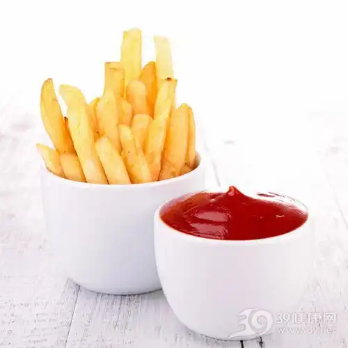 吃什么最容易致癌得了胃癌应该怎么治疗