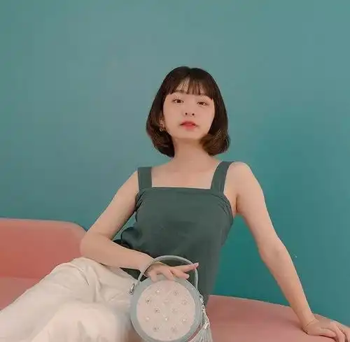 50多张穿搭模板,这个小个子姑娘每张照片都好看