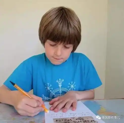 这九岁的小男孩,靠着寄往全球的七百多封信,居然玩出了自己环球旅行的梦想