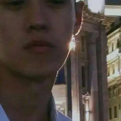 头像不要以为和你熟悉的人会善待你有时候他们比陌生人还要可怕