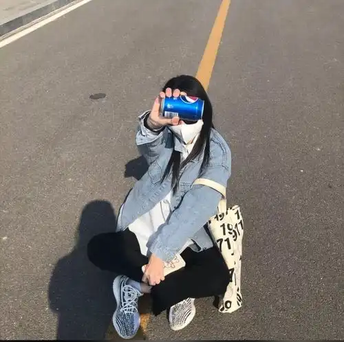 ins不露脸单身贵族女头像