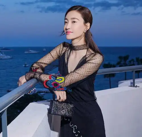 拍戏不化妆的女星,杨幂唯美,王丽坤真实,关之琳却美到了国外