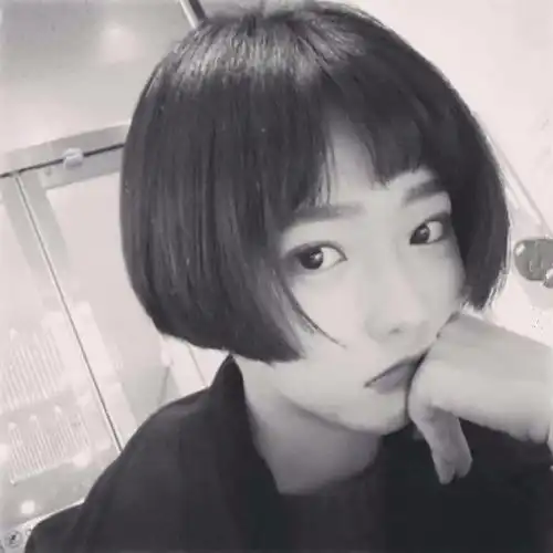 发型学生党上班族都爱的短直发超显嫩