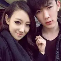 可爱情侣头像一男一女对于爱你我还剩那么一点点倔