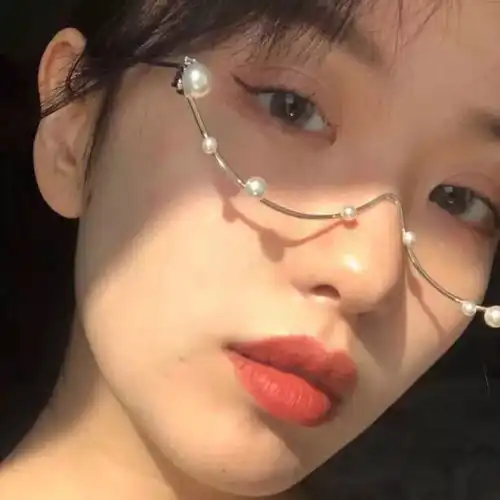 伤感忧郁的气质女生头像