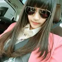 碧海蓝天女生头像黑着的眼圈下有一层眼泪
