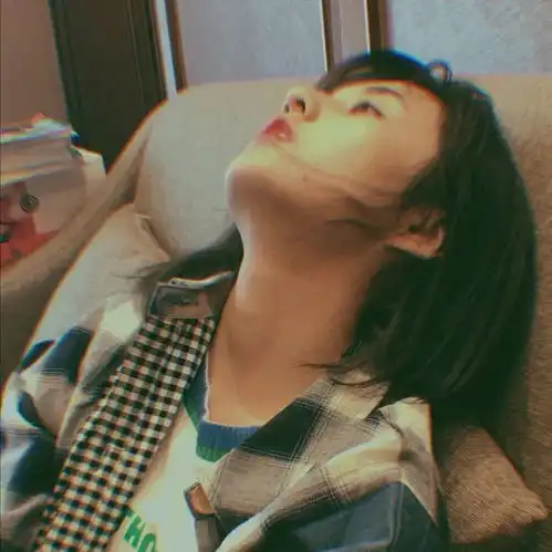 女生头像我们终于还是连一句不咸不淡的问候都没有了