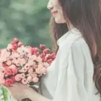 侧脸捧花女头像小清新微信头像图片大全