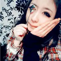 放手去爱的qq女生头像风吹来的砂落在悲伤的眼里7