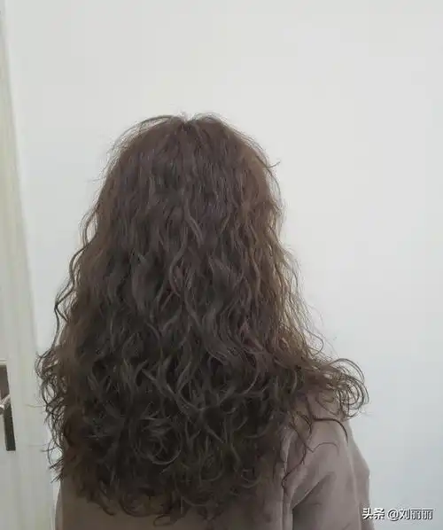 元旦烫发精选保暖小卷,蓬松时尚真洋气,头发细软女性最适合