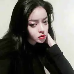黑白红唇女生高冷头像微信头像图片大全