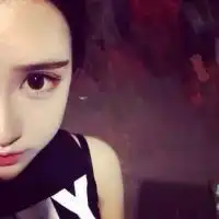 半边脸流泪的女生头像微信头像图片大全