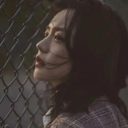 单曲循环的歌词里都是遗憾