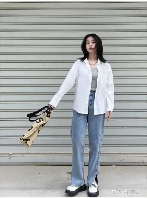 宽松牛仔裤配什么上衣和鞋子好看