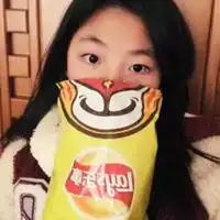 小女孩吃薯片的头像微信头像图片大全