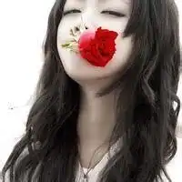 求女生手拿一朵玫瑰的头像越多越好