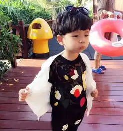 小男孩萌娃