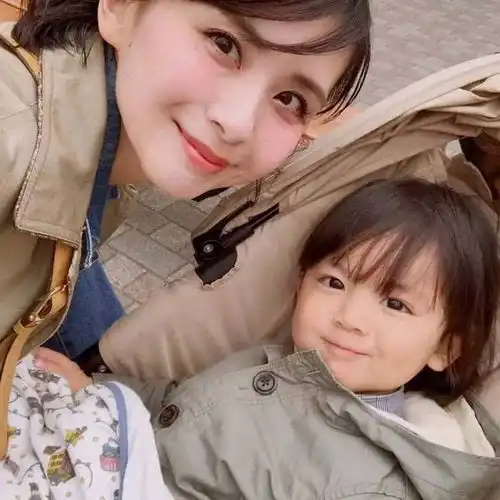 遛萌娃自从迷上了这个男孩纸,我就成为了怪阿姨