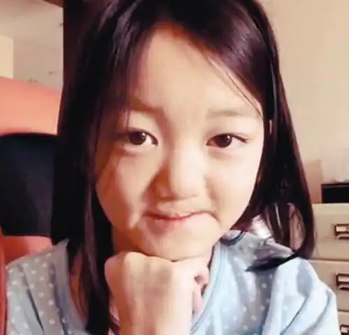 一出生就是兔唇,13岁变美却遭网暴,只因她是天后王菲的女儿