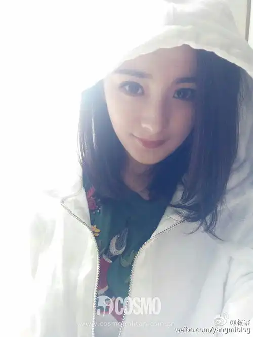 我准备跟着赵丽颖,好好学学圆脸女孩化妆术
