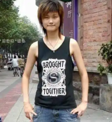 李宇春女装让人痴迷,万般皆下品,唯有春哥领风骚
