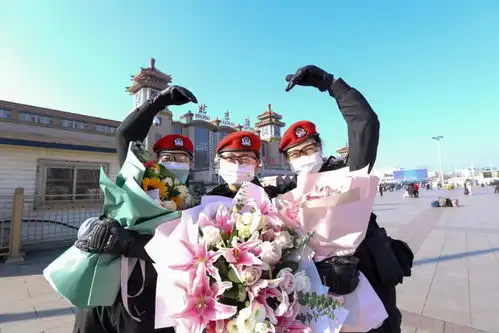 反差萌当北京站持枪女特警遇上鲜花,竟这么可爱