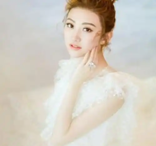 中国最具自然美的四大女星,景甜上榜,第一美得倾国倾城