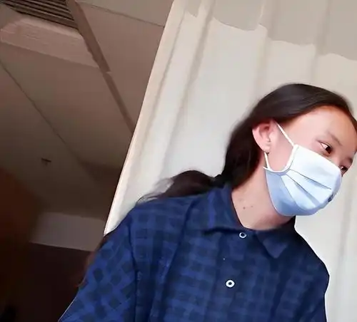 拉萨20岁少女腹痛入院,一查已是虫癌晚期,医生开刀取出2斤虫