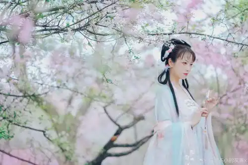汉服小仙女几丝柔绿乍和烟