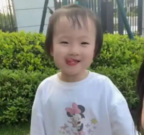 王思聪私生女2岁生日,孩子妈送价值200万江景房,孩子面向变了