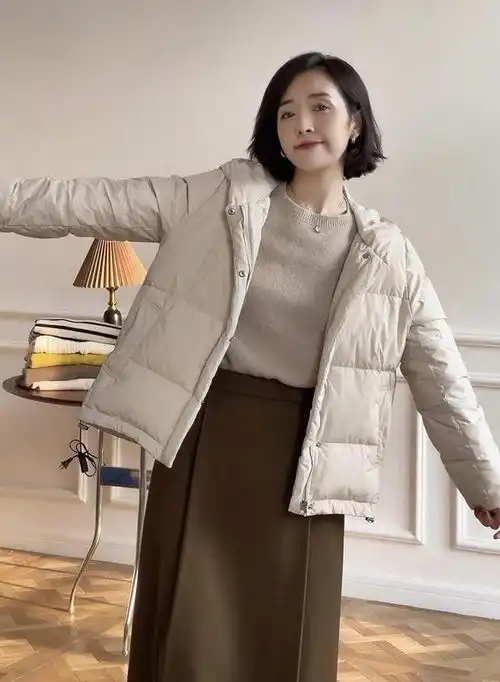 秋季买外套,建议40岁女人多选这4种实用款,高级优雅又时髦