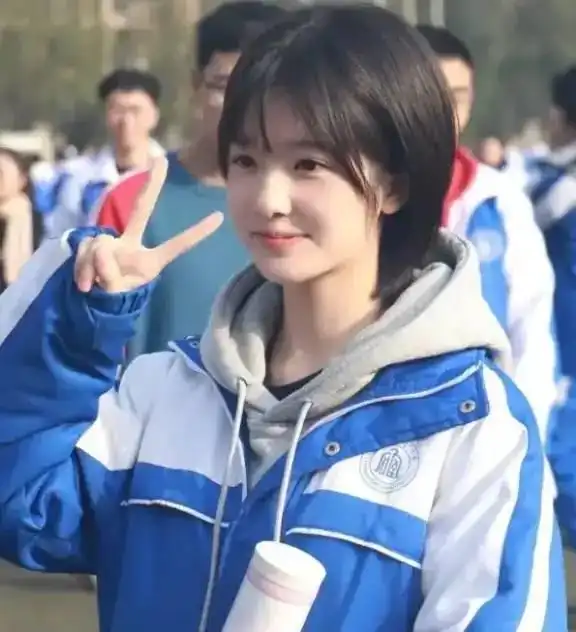 几张图带你看清技校女生和高中女生的区别,相当现实扎心