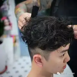 这个夏天开始流行男卷发,你准备好了吗