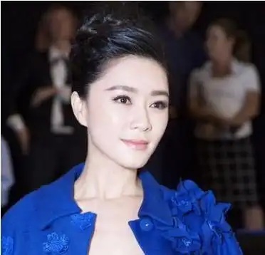 她对陆毅一见钟情,事业巅峰嫁富豪,如今与女儿相依为命已6年