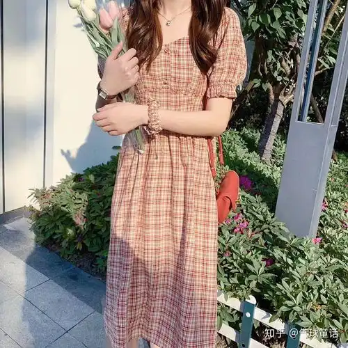 有什么方领泡泡袖连衣裙推荐呀