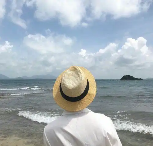 有哪些男士的背影图片可以当头像的黑色的,冷酷的那种