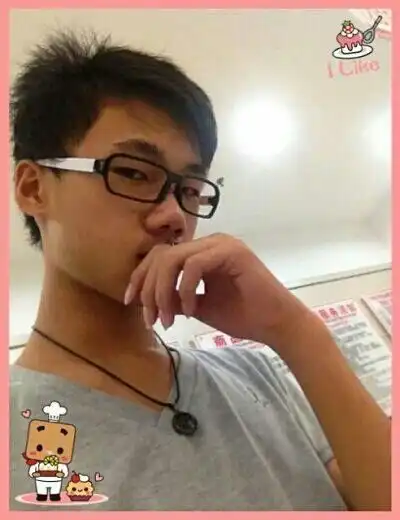 求几张比较帅的男生图片,可以做qq背景的那种,要大要穿着衣服的,不要什么大明星的