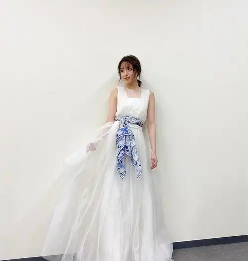 日童星不负众望长成仙气美女,无辜大眼加长腿网民赞真人阿丽塔