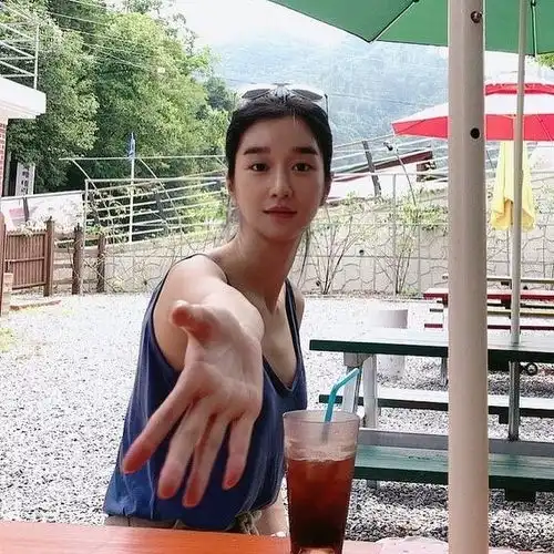 徐睿知虽然是精神病但没关系高冷难亲近完美示范男友视角夏日女友风格