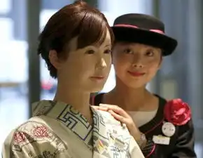 颜值最高的美女机器人空降日本百货公司