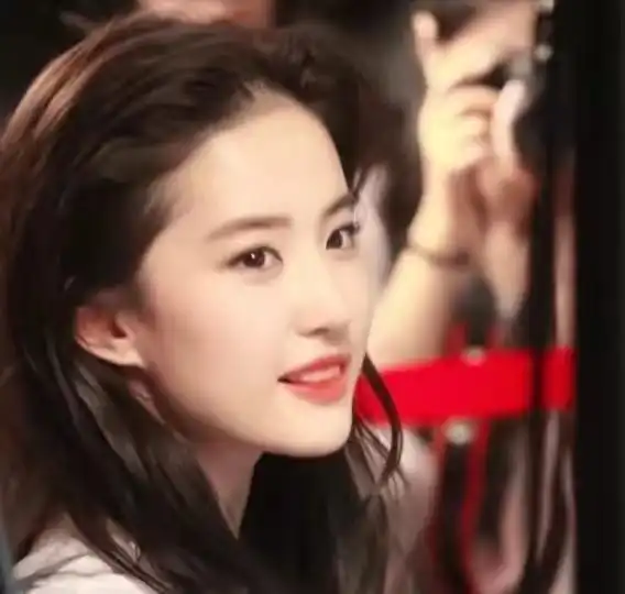 娱乐圈美女如云,谁才是真正的天然优势