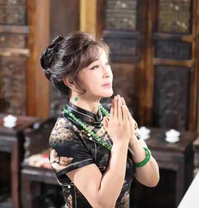 66岁刘晓庆再扮嫩新剧再演18岁少女,剧照一出网友直呼辣眼