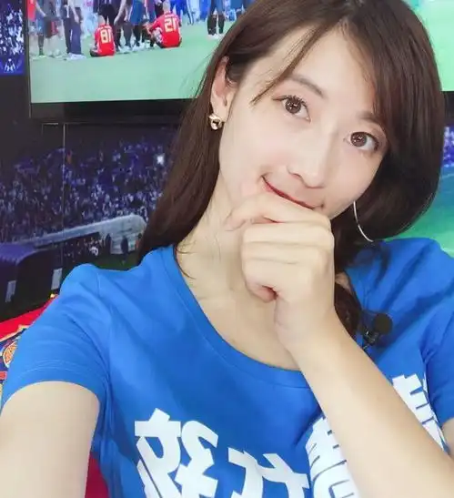 rng女主持影响选手训练被喷香锅只能站着却让小姐姐摆拍