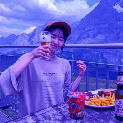 紫色的美女头像,多幸运在最美的年纪