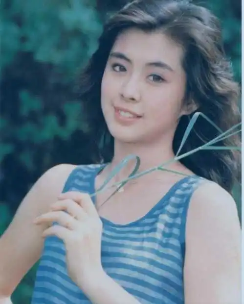17岁进入演艺圈,20岁凭小倩红透半边天,53岁的王祖贤如今怎样了