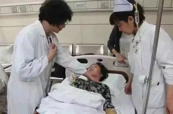 14岁女孩患肠癌医生忠告这些早餐真不能再给孩子吃了