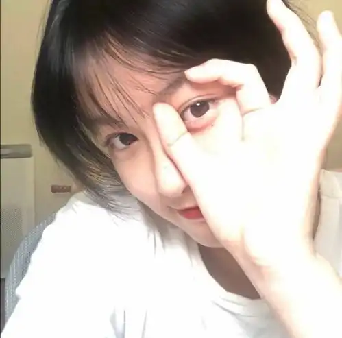 推荐女孩看的高质量文案只有你这个傻瓜才配拥有的女头