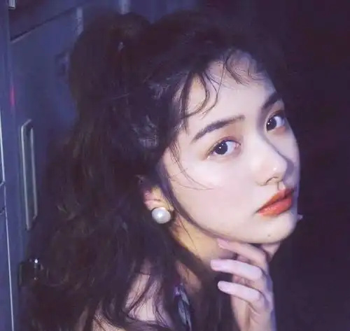 女生有这3个标志,妥妥的标准耐看脸,全中红遍整个校园