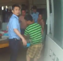 因14块钱引发血案老板娘拿菜刀疯狂砍人现场血淋淋太惊悚了组图