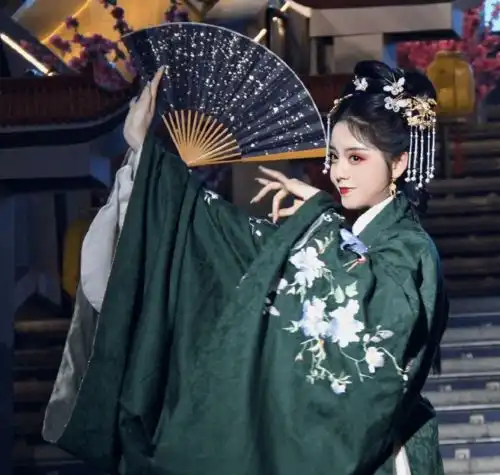 又被骂过于阴间,这国风美女冤吗